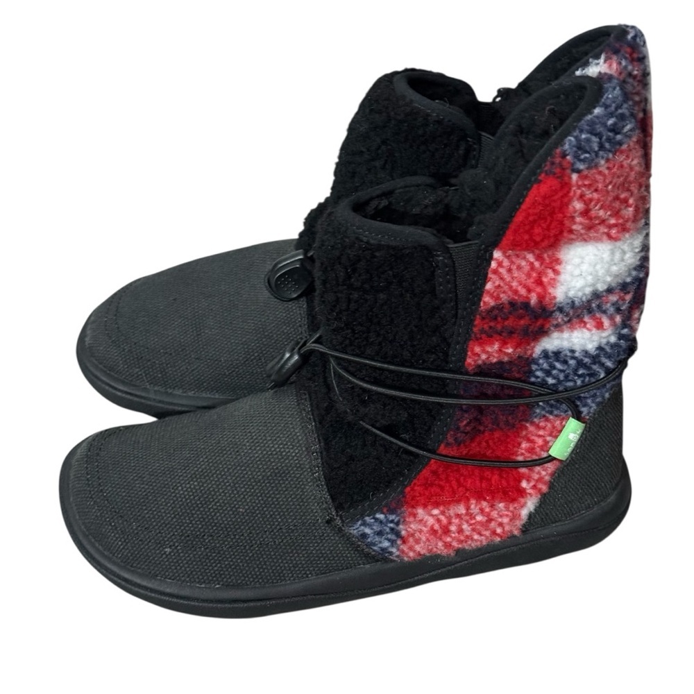 Sanuk Tripper Flurry Mid Calf Boots Size 6 Black Red‎ Plaid
